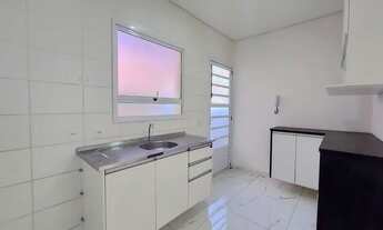 Imagem 4: Casa à Venda com 2 Dormitórios, 1 Banheiro e Quintal em Condomínio