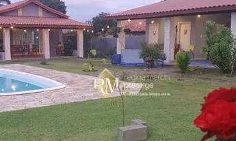 Imagem 2: Lindíssima casa toda avarandada, estilo chácara, disponível para venda no Condomínio Zulei