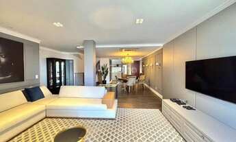 Imagem 2: Apartamento a venda possui 226 metros quadrados com 3 quartos em Itacorubi - Florianópolis