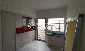Imagem 2: Casa comercial para aluguel, 3 quartos, CENTRO - ARAGUARI/MG