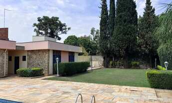 Imagem 2: Casa de 428m² á venda, 4 quartos, 3 banheiros, ampla sala de estar e edícula podendo ser u