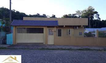 Imagem: Linda Casa com piscina. Bairro Germânia