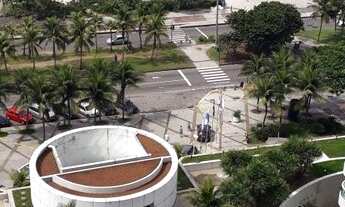 Imagem 2: Ótima suite com cozinha americana e varanda de frente para a praia