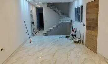 Imagem 2: Casa à venda em Cotia com 3 quartos sendo 1 suíte e 4 vagas