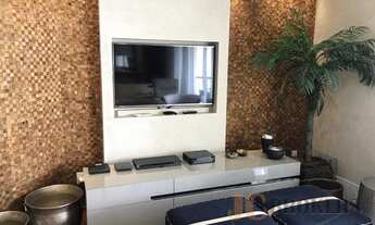 Imagem 2: Apartamento mobiliado e decorado com muito bom gosto, 137m² de área útil, 3 vagas, 3 suít