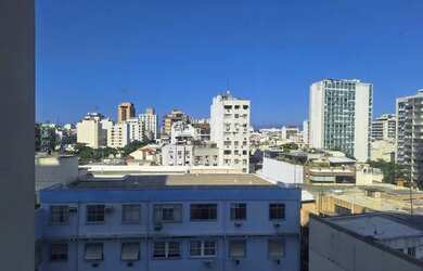 Imagem 6: Leblon, andar alto, vista livre, indevassável, claro, arejado. Sala, dois quartos, 1 vaga