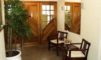 Imagem 3: APTO 01 dormitório, 2º pavimento, lateral, arejado, piso parquê, sala com ar condicionado