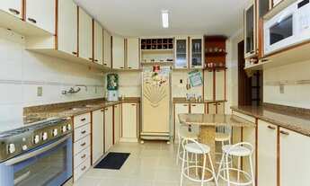 Imagem 6: Bela residência com espaços amplos, perfeito para quem procura conforto e privacidade