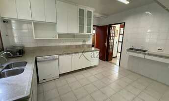 Imagem 6: Oportunidade - Casa em Condomínio - Condomínio Jardim das Colinas - 4 Dormitórios - 400m²