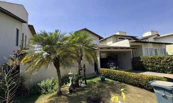 Imagem 2: Casa térrea com aquecimento solar na piscina, banheiros e luminárias