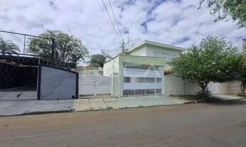 Imagem 2: Linda Casa à venda no CENTRO de São Carlos com 3 dormitórios e edícula