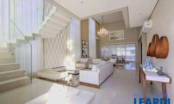 Imagem 7: Magnífico casa em condomínio de alto padrão no Saint Patrick!