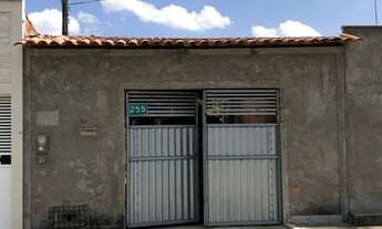 Imagem: Vende-se casa no distrito de Humildes