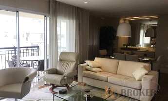 Imagem 3: Apartamento mobiliado e decorado com muito bom gosto, 137m² de área útil, 3 vagas, 3 suít