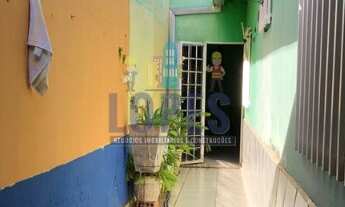 Imagem 2: Casa de 4/4 no CPA 3 com área no fundo e edícula. Cuiabá-MT