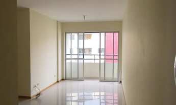 Imagem 2: Apartamento para venda possui 75 metros quadrados com 3 quartos em Cabral - Curitiba - PR