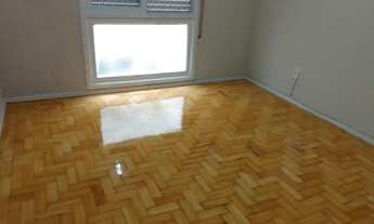 Imagem 5: Apartamento amplo 2 dormitórios, com garagem, piso parquê, banheiro social e auxiliar, ár