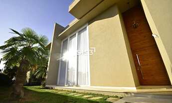 Imagem 2: Casa à venda com 4 suítes e 5 quartos, localizada em rua tranquila e sem saída em Santa Fe