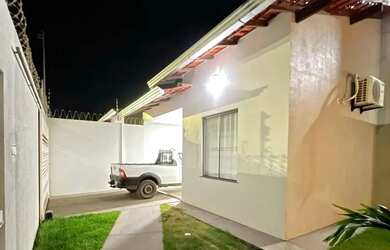 Imagem 9: Casa de Alto Padrão com Energia Solar com 2 quartos sendo um suíte