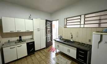 Imagem 5: Casa central com 3 dormitórios (1 suíte), garagem para 4 carros e quintal com potencial pa