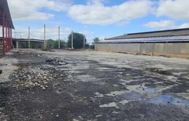 Imagem: Galpão 2100m2 com patio de manobra e estacionamento