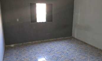 Imagem 3: Casa com amplo quintal na frente para construção