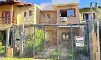 Imagem 2: Casa em Porto Alegre, no bairro Hípica, com 3 dormitório(s), e 3 banheiros, à venda