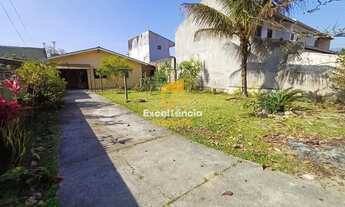 Imagem 2: Casa com espaço de terreno perto do mar
