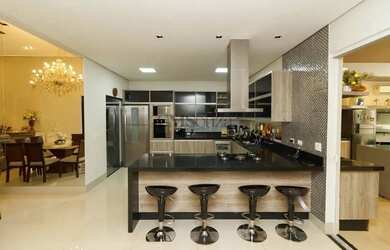 Imagem 8: Casa mobiliada à venda e/ou para locação no Condomínio Pitanguá 4 quartos (3 suítes), 275