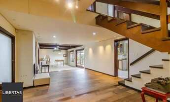 Imagem 2: Casa residencial com 330m, lareira, churrasqueira e jardim