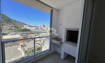 Imagem 3: APARTAMENTO 2 QUARTOS SENDO 1 SUÍTE NO CENTRO DE FLORIANÓPOLIS COM SACADA CHURRASQUEIRA E
