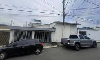 Imagem: Casa com 6 quartos em Parque 10 de Novembro