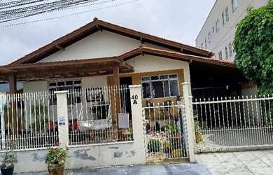 Imagem: Alugo ou venda Anual/Casa c Piscina/Ingleses