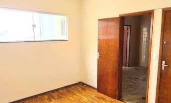 Imagem 2: Apartamento com 3 dormitórios para alugar, 90 m² por R$ 900,00/mês - Bairu - Juiz de Fora
