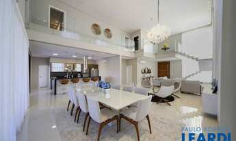 Imagem 4: Magnífico casa em condomínio de alto padrão no Saint Patrick!