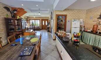 Imagem 2: Linda casa em condomínio completo com piscina aquecida e área gourmet!