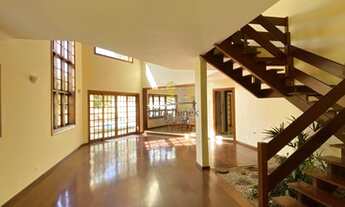 Imagem 2: Casa de condomínio bem localizada em Alphaville 4 suítes