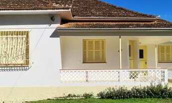 Imagem 3: Oportunidade de Investimento!!! Casarão com porão de construção sólida, estilo colonial