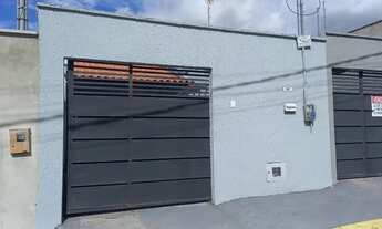 Imagem: Casa senador Canedo verde e amarelo