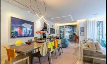 Imagem 6: Casa de condomínio sobrado para venda tem 550 metros quadrados com 5 quartos