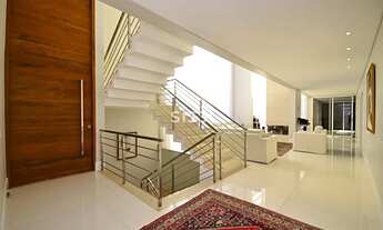 Imagem 3: Casa à venda com 4 suítes e 5 quartos, localizada em rua tranquila e sem saída em Santa Fe