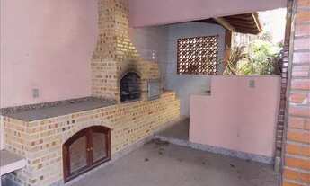 Imagem 4: Casa no centro de Maricá com 345 m² com 7 quartos, piscina e churrasqueira