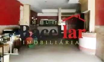 Imagem: Duas lojas e sobrado