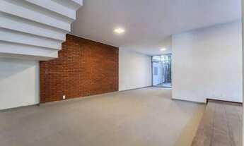 Imagem 7: Espaçosa Casa de 2 Quartos com Suíte e 4 Vagas de Garagem em Moema, São Paulo-SP - Imperdí