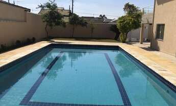 Imagem 7: Sobrado para venda possui 165 metros quadrados com 4 quartos em Solemar - Praia Grande - S