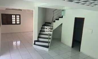 Imagem 2: Excelente Casa Duplex - 4 Suítes - 190M2 - Ventilada - Piscina e Churrasqueira - Jardim