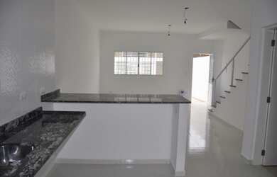 Imagem 3: Sobrado com 2 suítes disponível para locação na Vila Cabana em Cananéia/SP