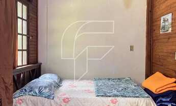 Imagem 3: Chácara à beira de um rio de águas cristalinas, cercada por exuberante vegetação da Mata A