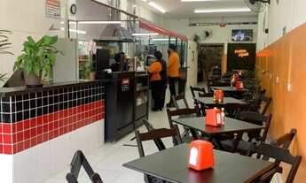 Imagem: Passa-se o ponto - Pastelaria em pleno funcionamento