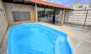 Imagem 2: Casa Espaçosa e Moderna em Localização Privilegiada com Piscina e Área Gourmet! M83S